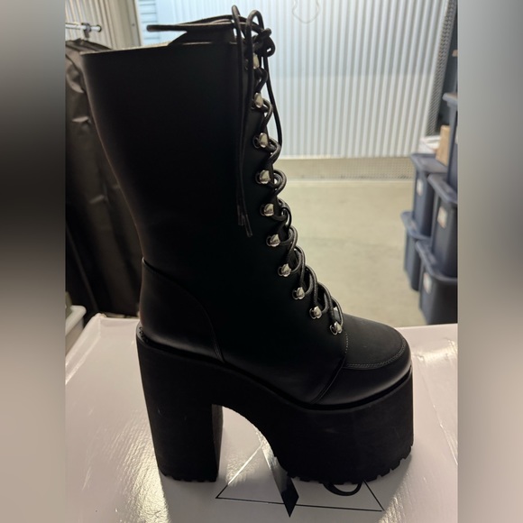 COPY - Y.R.U.-Platform Lace up ankle boots. - Picture 2 of 9